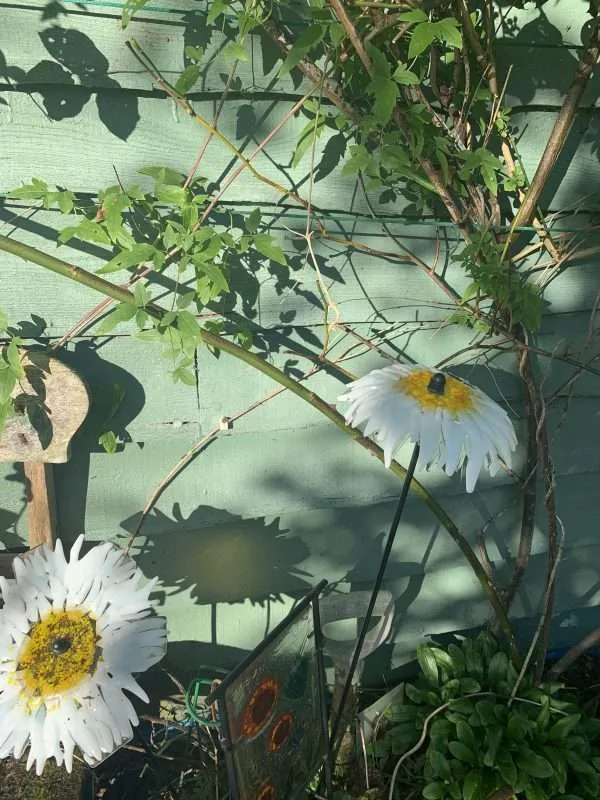 Daisy Garden Stake, garden sculpture - Image 2