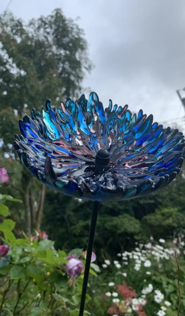 Blue cornflower garden flower stake, garden sculpture - Image 4