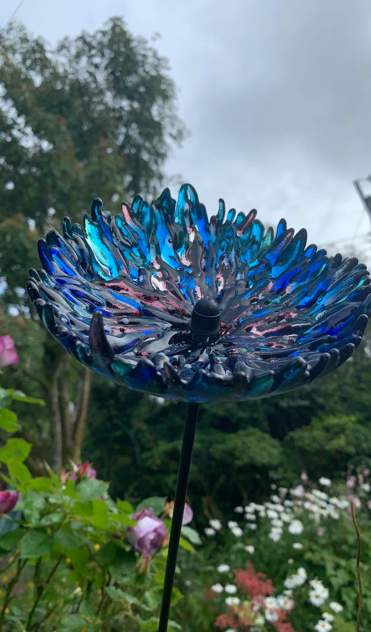 Blue cornflower garden flower stake, garden sculpture - Image 4