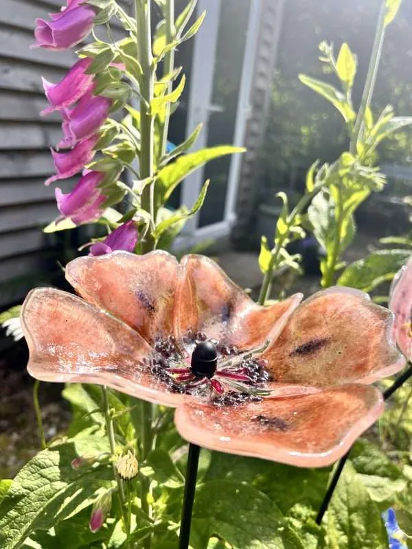 Pink poppy garden stake, sculpture fused glass - Image 3
