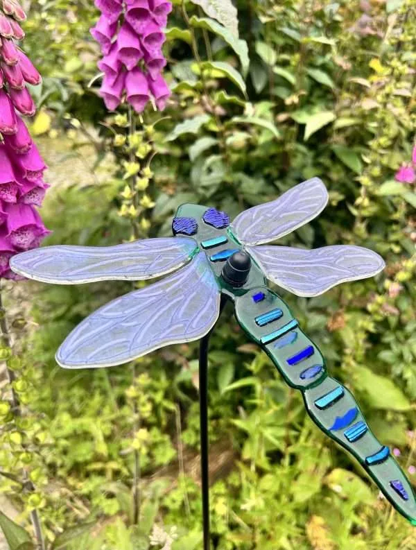 Emerald Green dragonfly garden stake, sculpture fused glass - Image 4