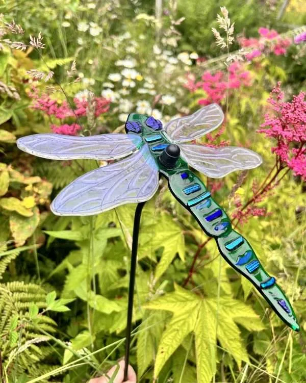 Emerald Green dragonfly garden stake, sculpture fused glass - Image 5