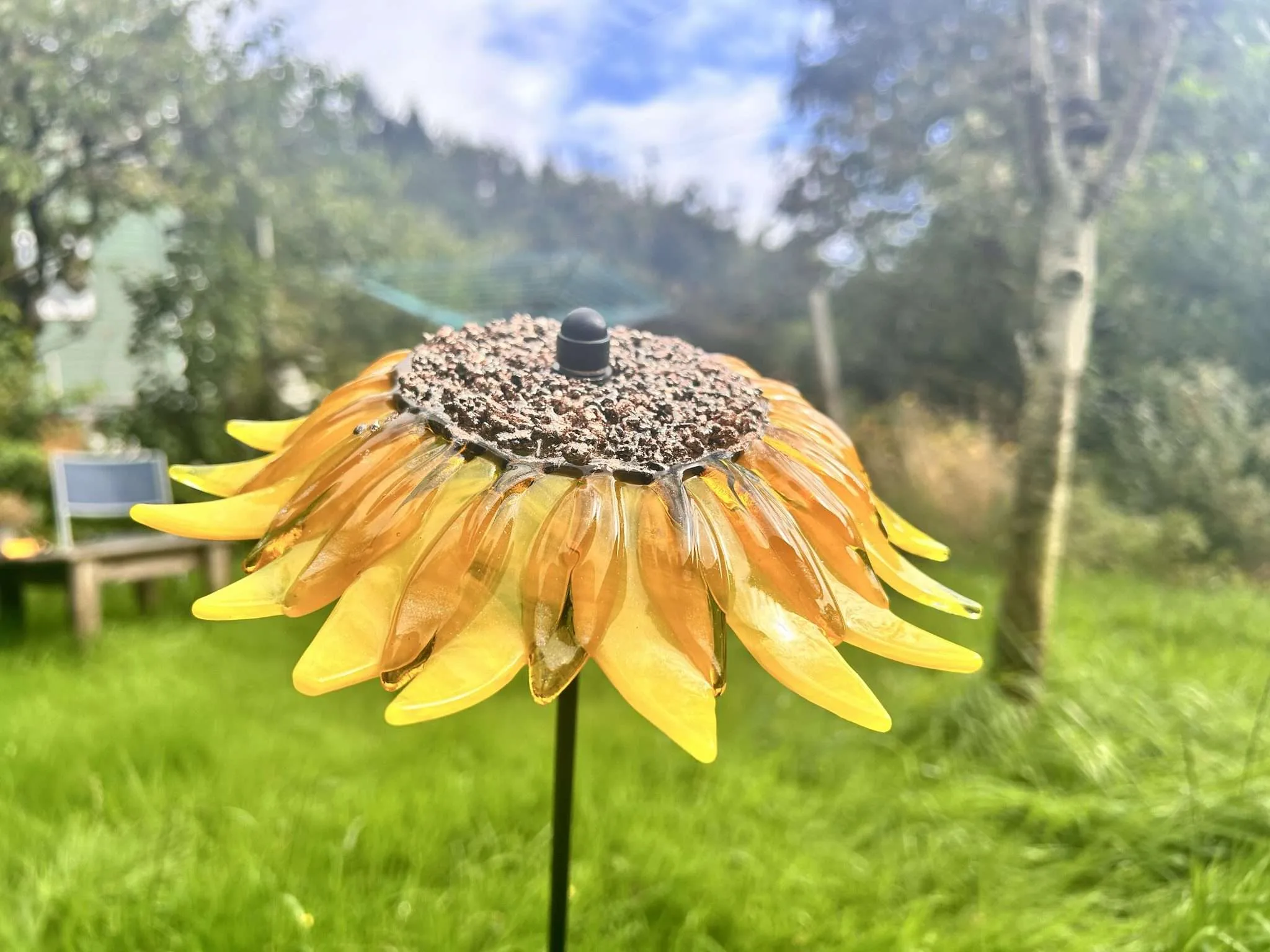 Bright yellow and gold fused glass Sunflower garden sculpture, border stake garden decoration - Image 3