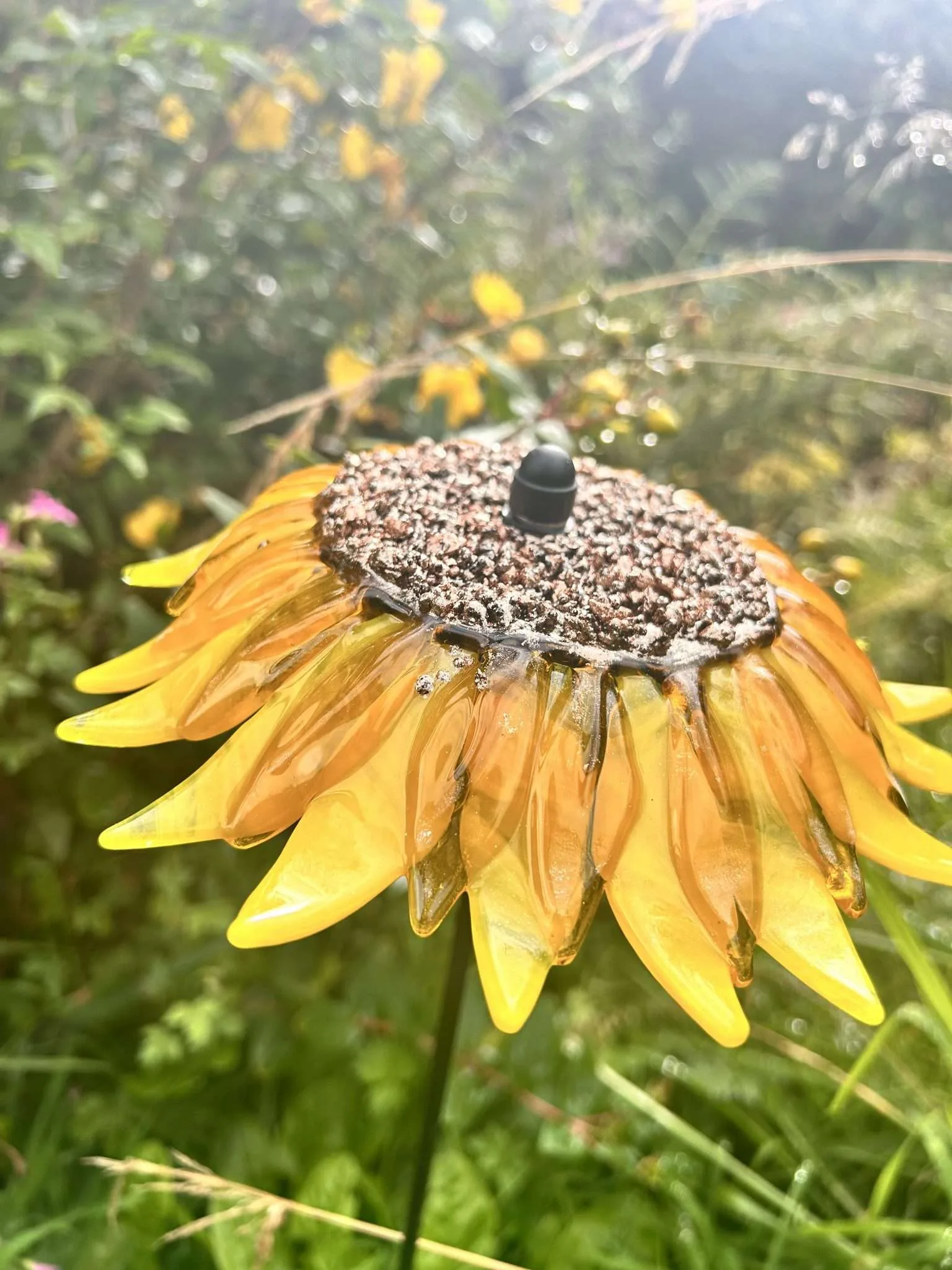Bright yellow and gold fused glass Sunflower garden sculpture, border stake garden decoration - Image 8
