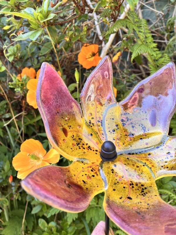 Rosellas's Lily Garden Stake, fused glass garden sculpture - Image 2