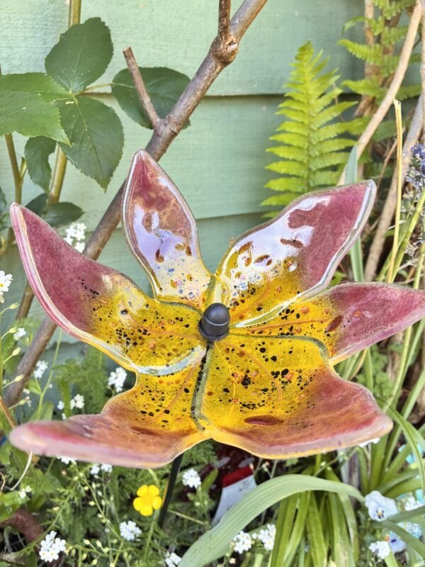 Rosellas's Lily Garden Stake, fused glass garden sculpture - Image 7