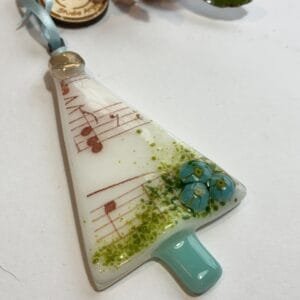 Fused glass christmas tree with music and forget me nots