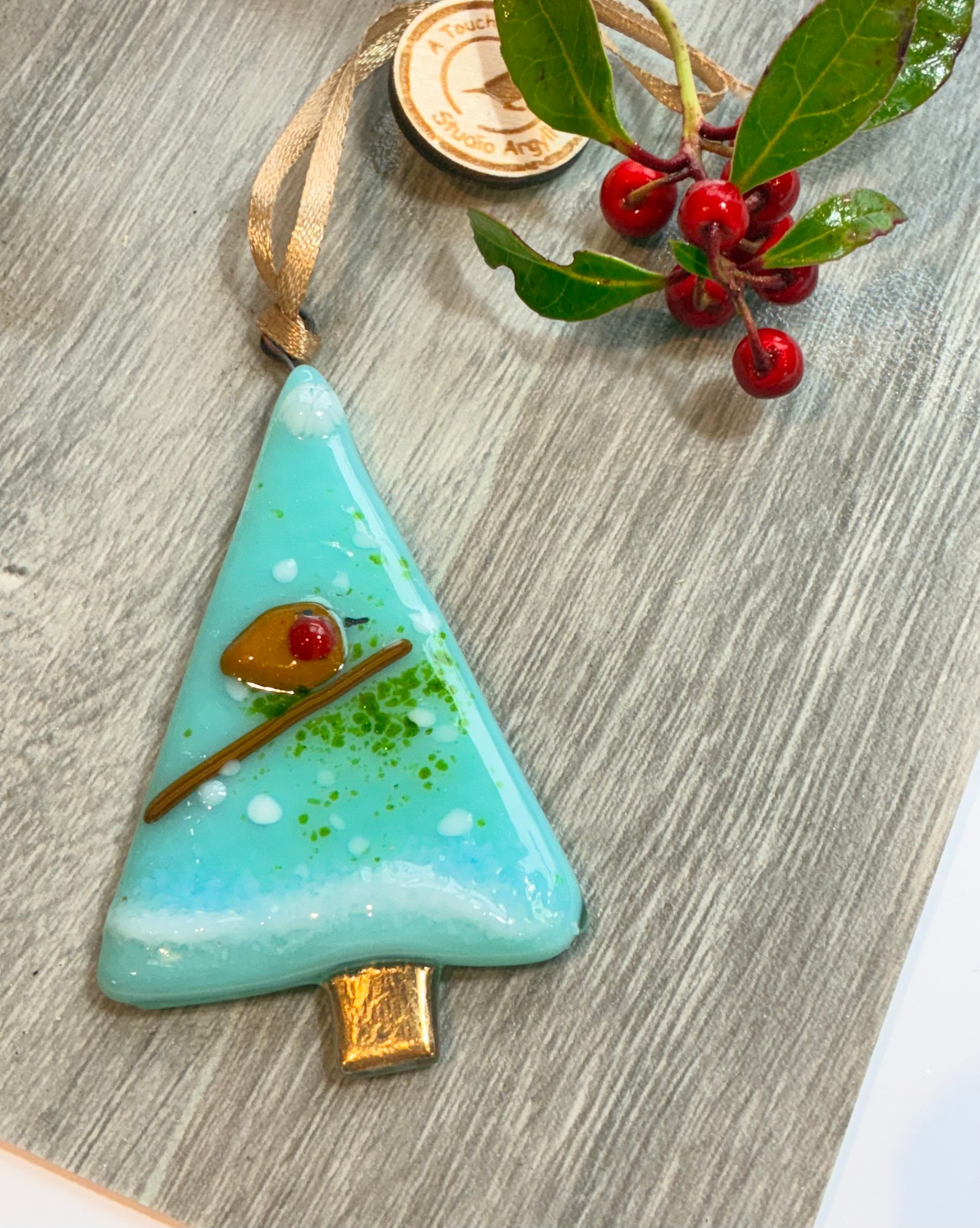 Fused glass christmas tree with little Robin in the snow