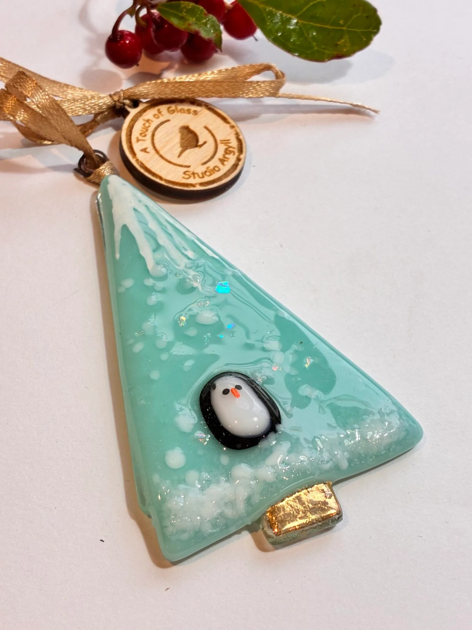 Fused glass christmas tree with little Penguin - Image 3