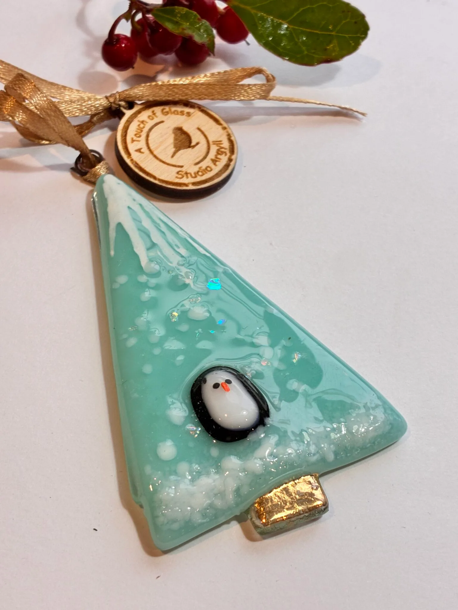 Fused glass christmas tree with little Penguin - Image 4