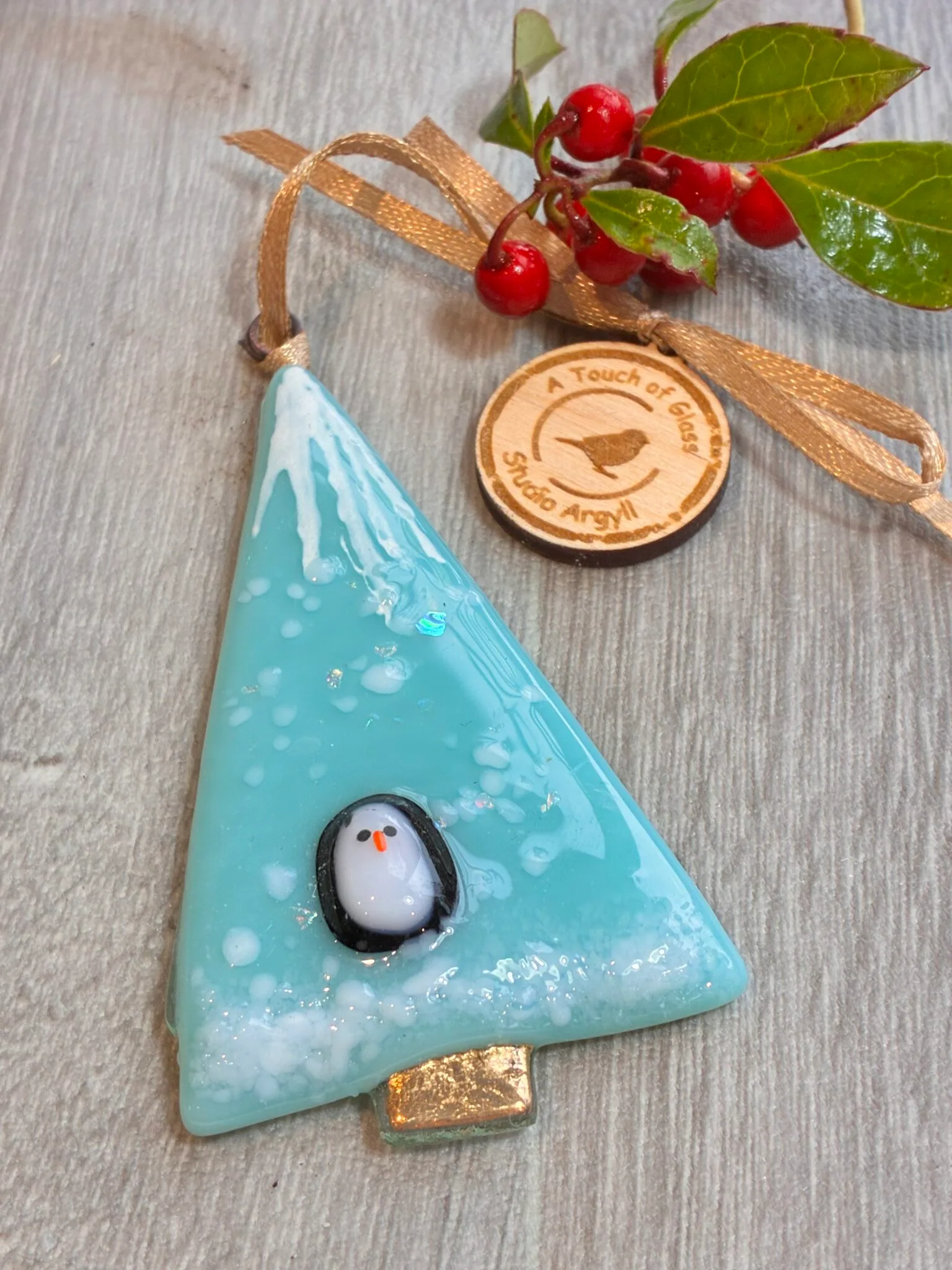 Fused glass christmas tree with little Penguin - Image 5