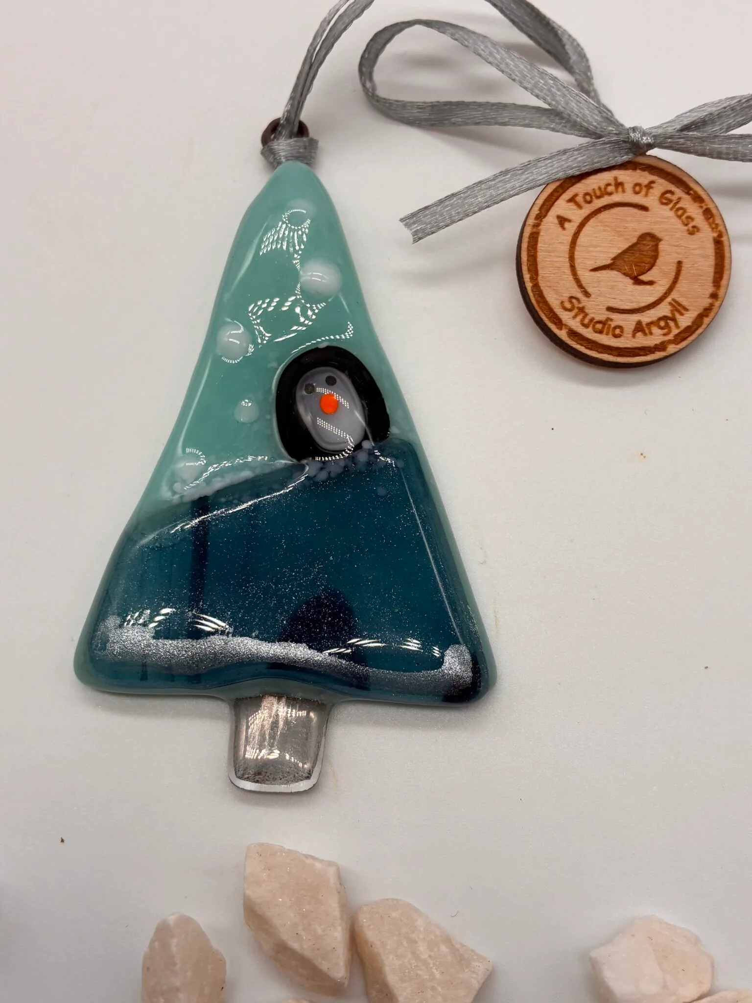 Fused glass christmas tree with little Penguin, tree decoration - Image 6