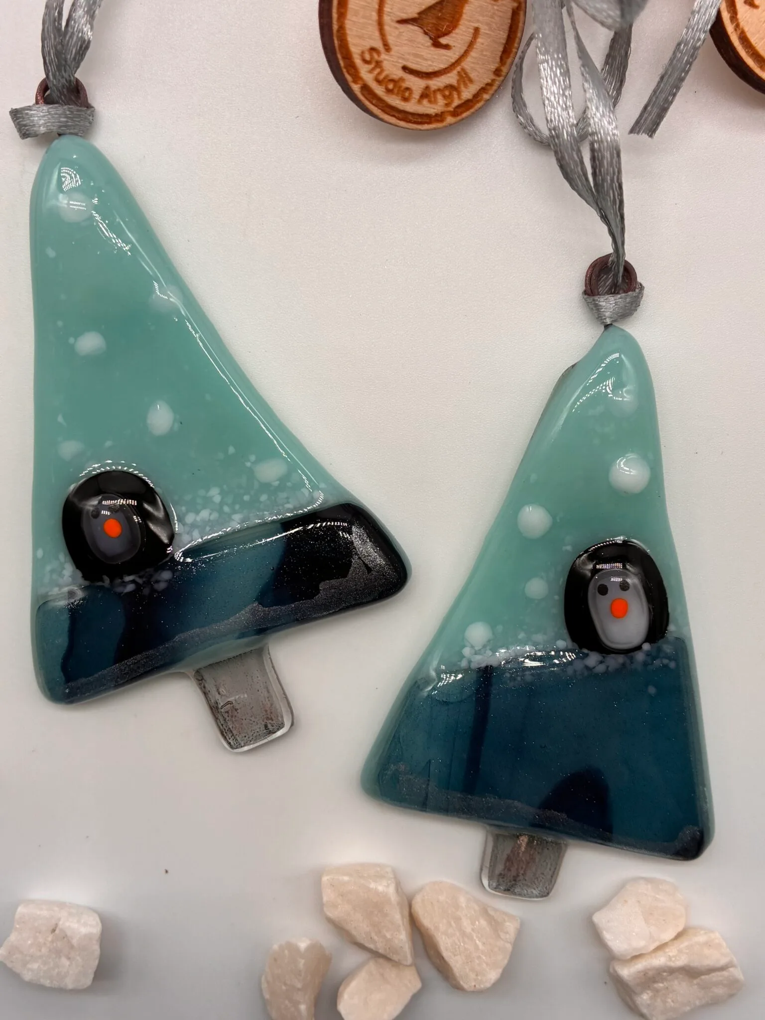 Fused glass christmas tree with little Penguin, tree decoration - Image 7