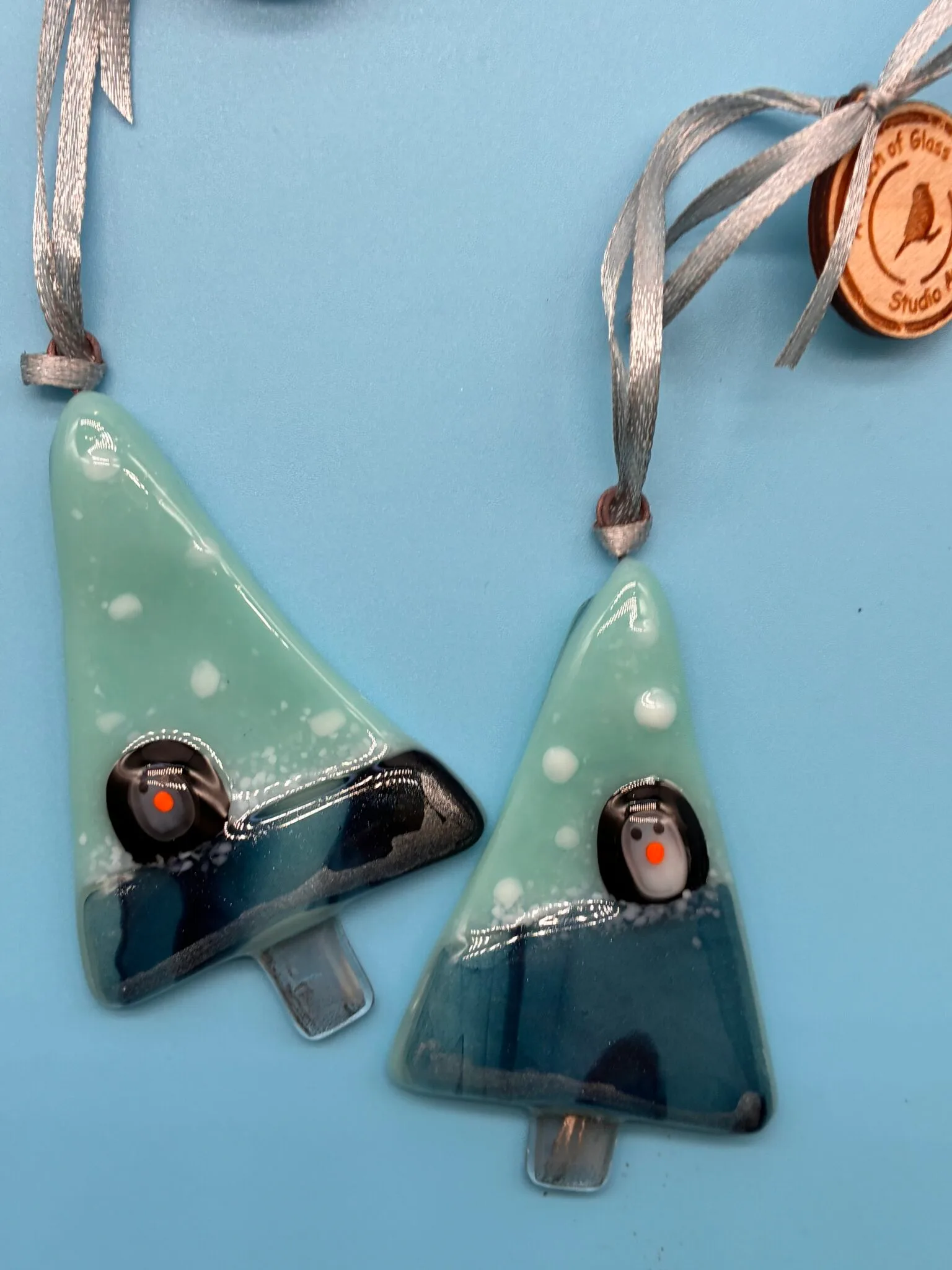 Fused glass christmas tree with little Penguin, tree decoration - Image 5
