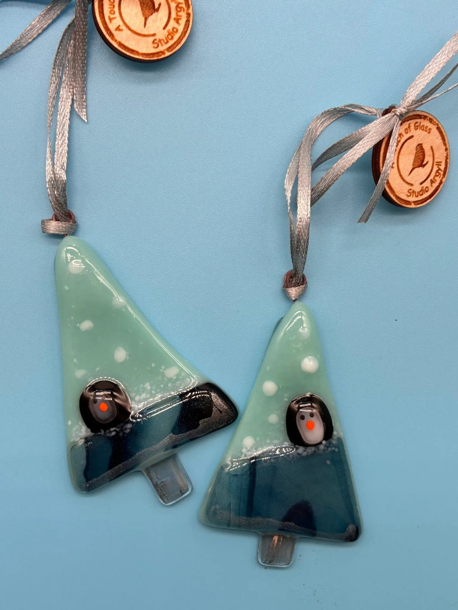 Fused glass christmas tree with little Penguin, tree decoration - Image 2
